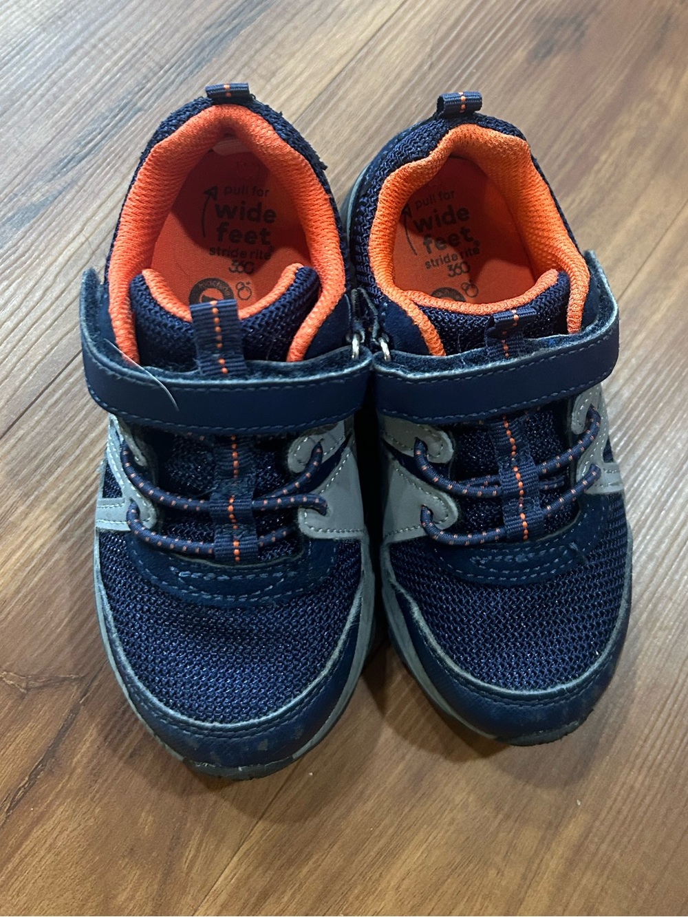 Stride Rite toddler boys sneaker - Picture 3 of 3